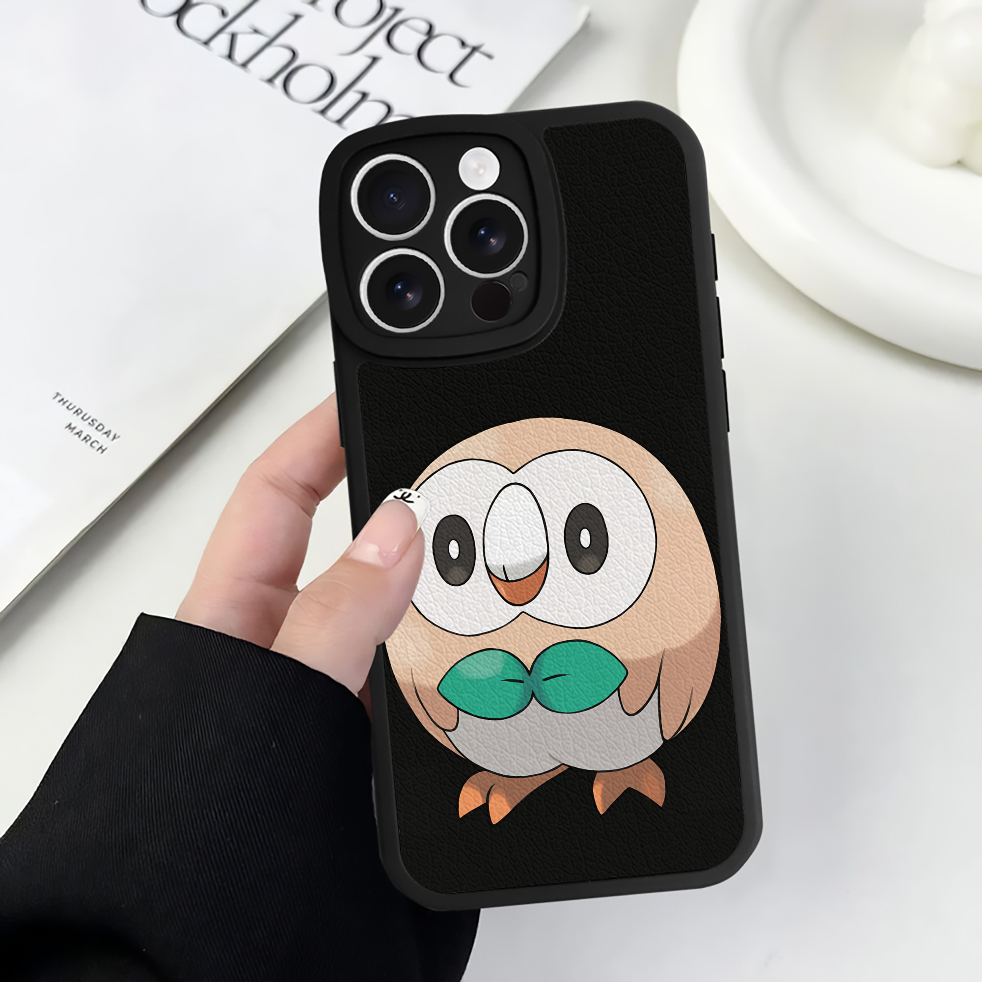 （画像用） ポケットモンスター Pokémon 【iPhone 16シリーズ対応】シリコンスマホケース（レザー調） 材質：シリコン